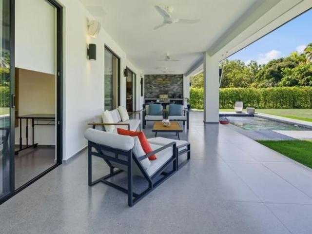 Vendo exclusiva casa con piscina y terraza, totalmente equipada