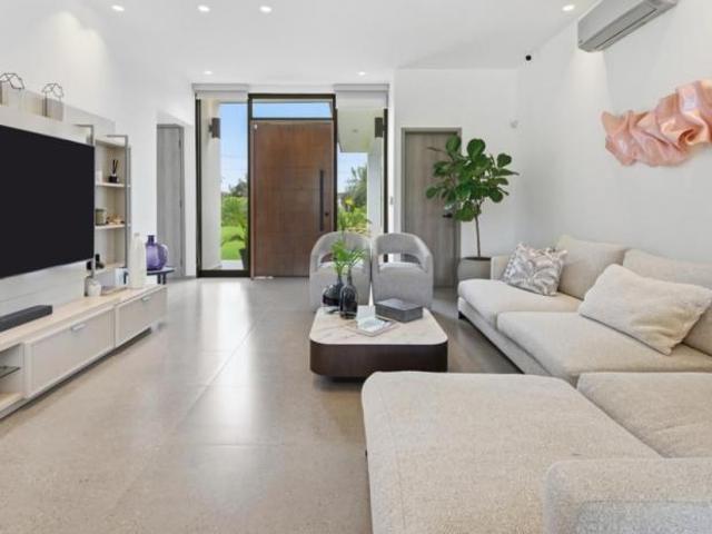 Vendo exclusiva casa con piscina y terraza, totalmente equipada