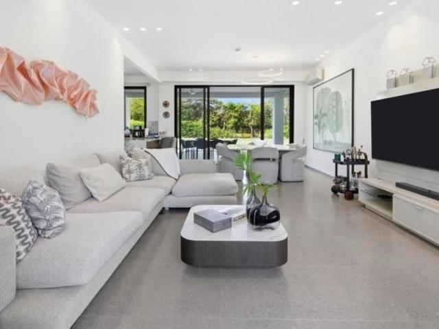 Vendo exclusiva casa con piscina y terraza, totalmente equipada