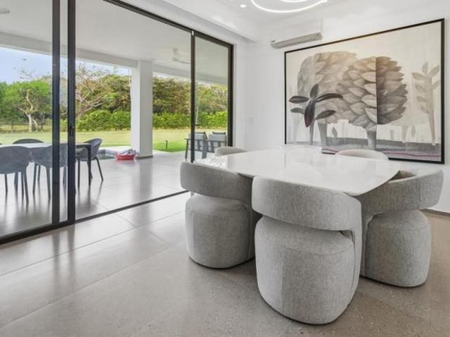 Vendo exclusiva casa con piscina y terraza, totalmente equipada