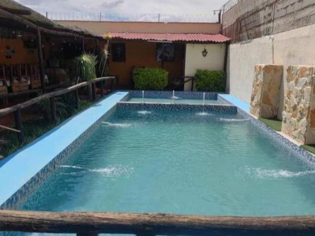 VENDO HERMOSA QUINTA, INCLUYE MOBILIARIO