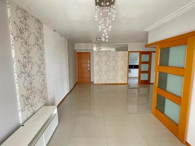 Apartamento venda em Região Geográfica Imediata do Distrito Federal, Região Integrada de Desenvolvimento do Distrito Federal e Entorno