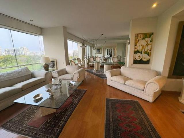 Vendo muy lindo Departamento en Coronel Portillo frente al Golf