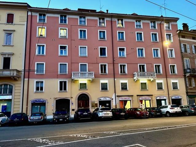 Ufficio in vendita a Modena, Reggio Emilia