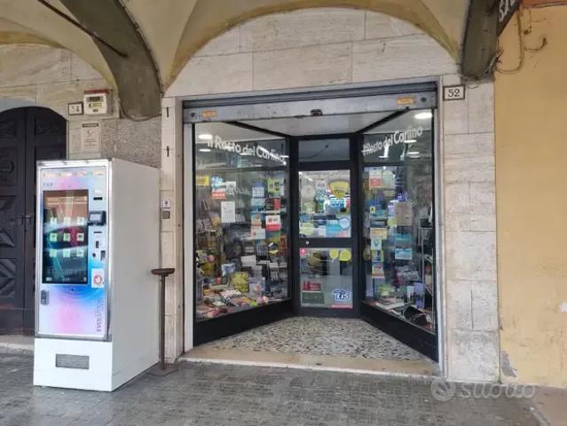 Locale Commerciale in affitto a Pianura Reggiana, Re