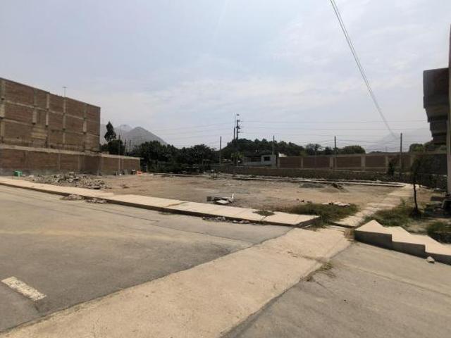 VENDO TERRENO DE 260 M2 EN EL GOLF DE HUAMPANI FRENTE A ESQUINA