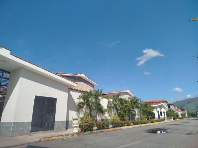 Townhouse en venta en Valencia, San Diego