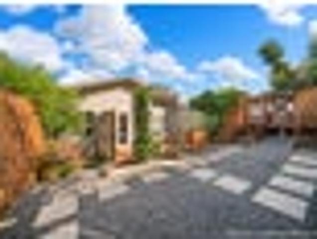 Townhouse for sale in Paremoremo, Oroua County