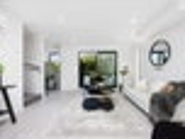 House for sale in Point England, Oroua County