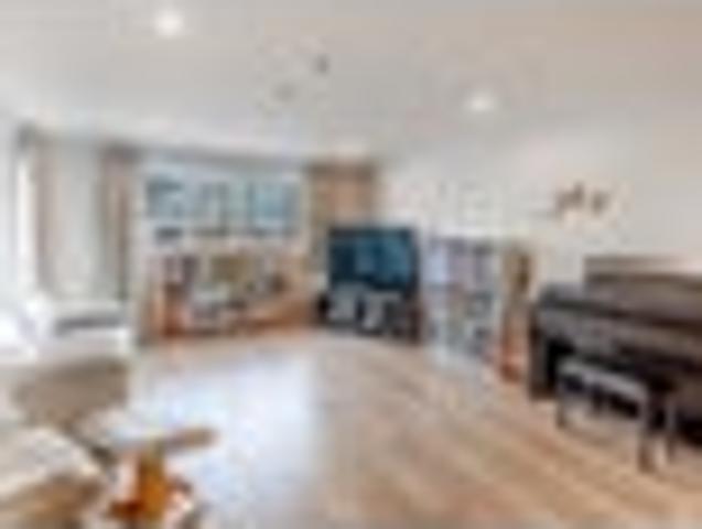 Apartment for sale in Newmarket