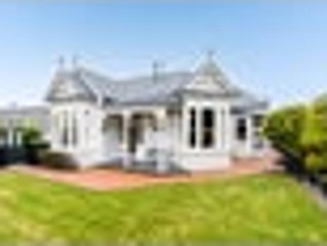 House for sale in Otakou