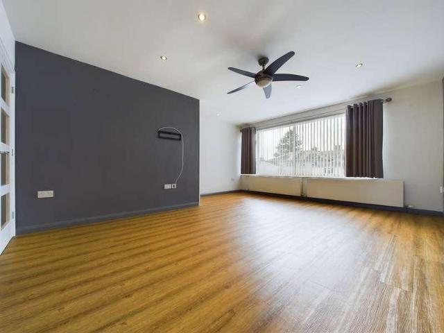 Townhouse for rent in Portfields, Lower Bullingham