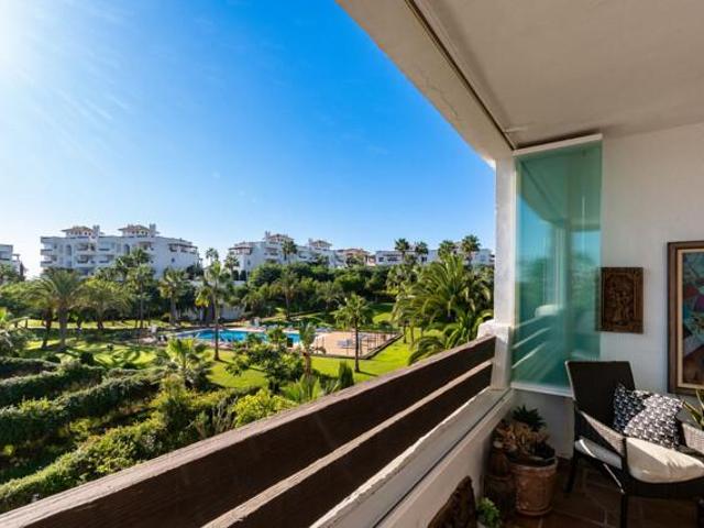 Apartamento en venta en Estepona, Los Granados Playa