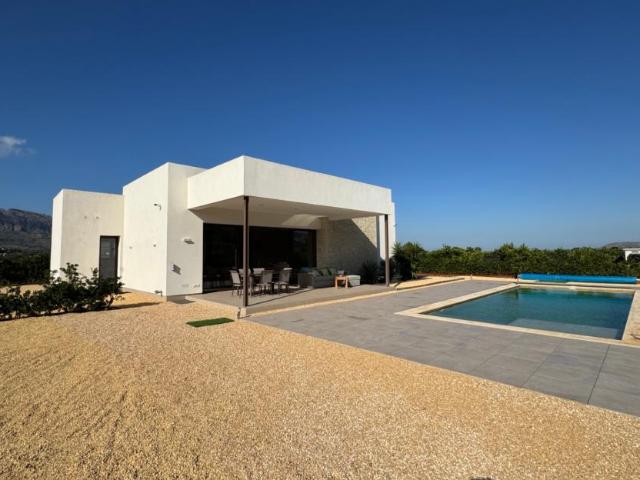 Chalet en venta en Beniarbeig, Alicante