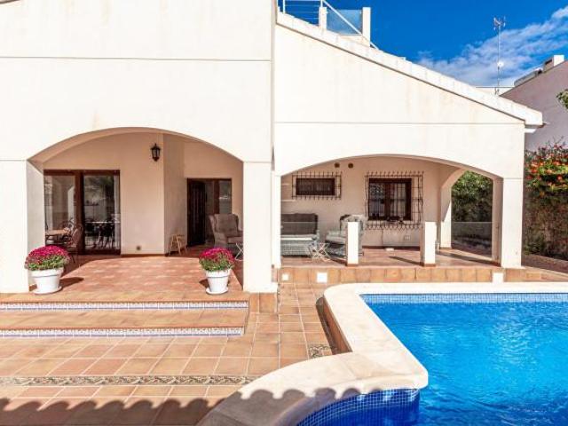 Villa en venta en Punta Prima