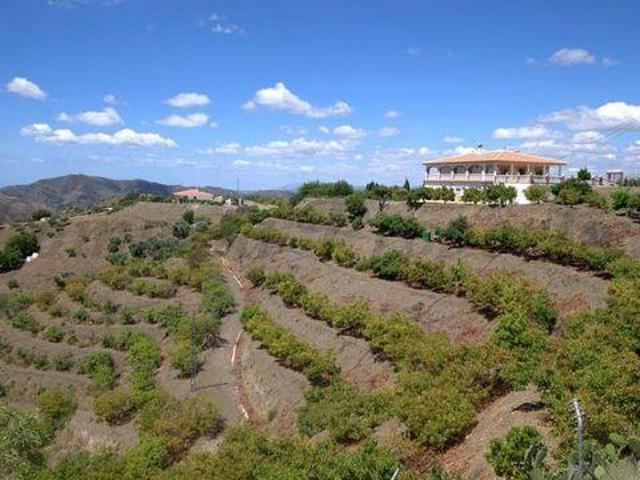 Villa en venta en Sedella