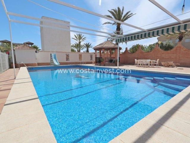 Chalet en venta en Urbanización La Zenia II, el Baix Segura / La Vega Baja