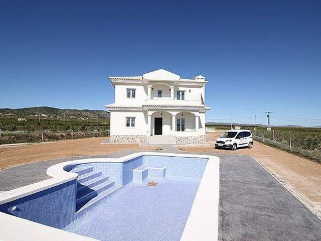 Casa en venta en El Pinós