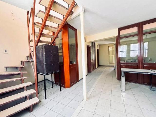 Venta casa con área comercial