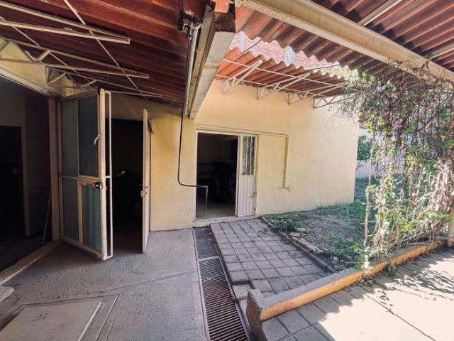 Venta casa con área comercial
