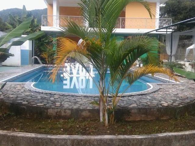 Venta Casa Con Piscina Huanuco $ 400.000.00