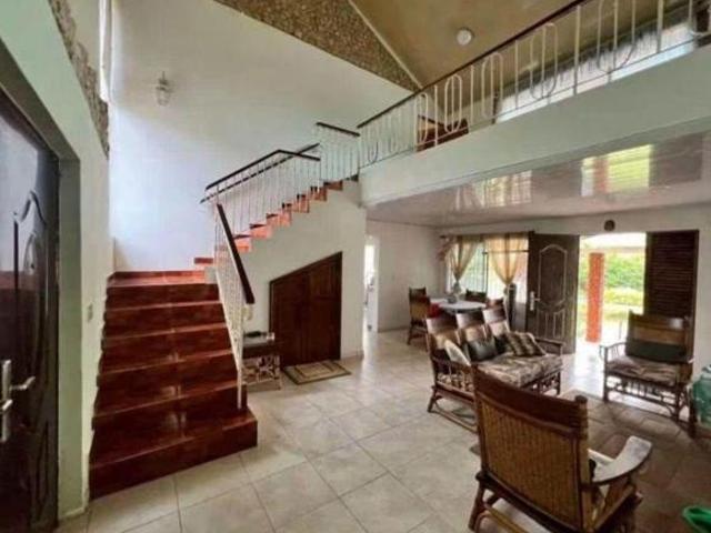 Venta Casa de Dos Niveles Unifamiliar en Coronado