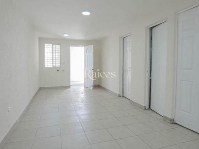 Venta Casa de Uso Mixto + Local Comercial sobre Avenida Pablo Livas, GPE NL