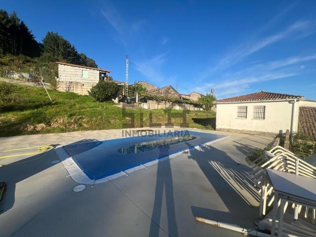 Casa en venta en Ourense, Galicia
