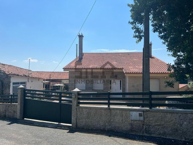 Casa en venta en Ourense, Galicia