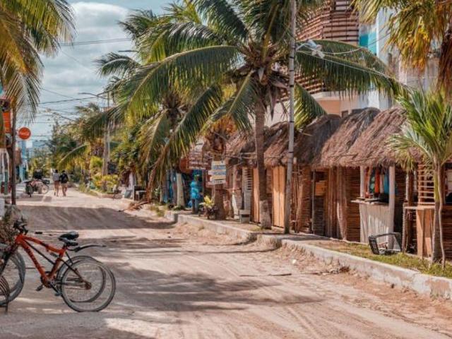 Venta Casa en Holbox: 3 Habitaciones, Terraza, Excelente Ubicación