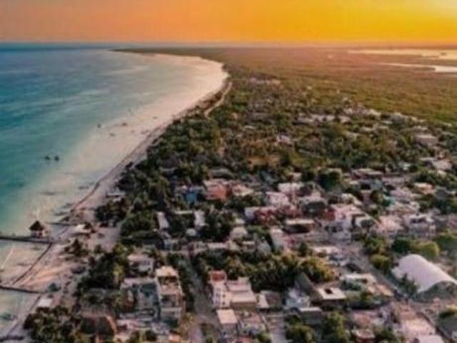 Venta Casa en Holbox: 3 Habitaciones, Terraza, Excelente Ubicación