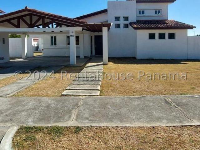 Venta Casa con piscina privada en Gorgona +800 mts de terreno!
