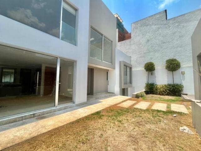 VENTA CASA JARDINES EN LA MONTAÑA