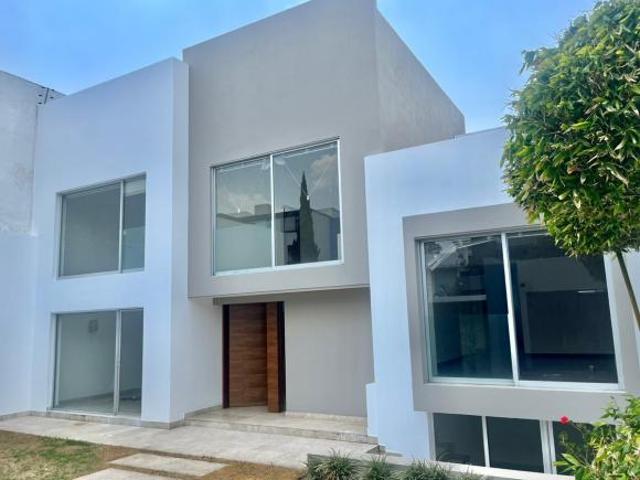 VENTA CASA JARDINES EN LA MONTAÑA