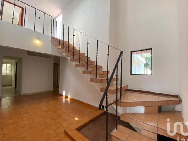 Venta Casa muy amplia y de gran terreno en Hda. Ojo de Agua