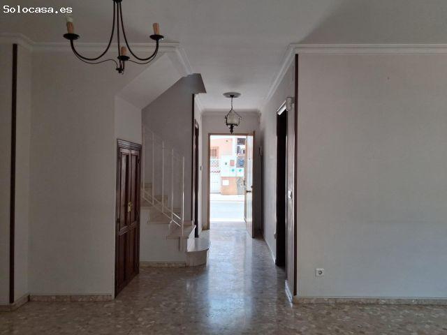 Casa en venta en Utrera, Andalucía