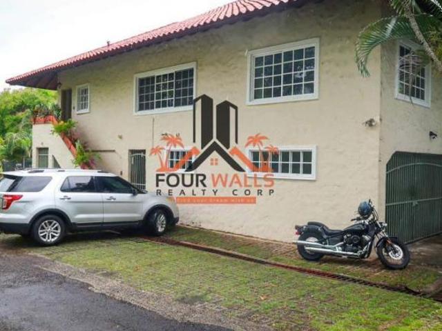 Venta de Amplia Casa en Albrook