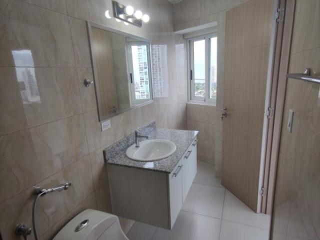 Venta de apartamento en san francisco, cerca del parque omar