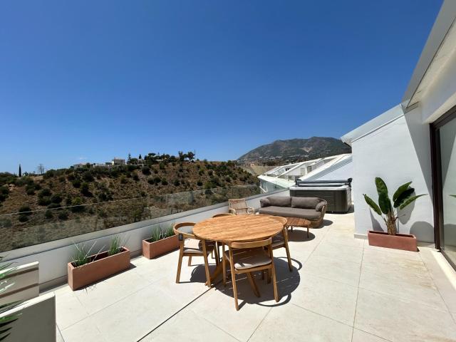Ático en venta en La Perla-Torremuelle, Costa del Sol Occidental