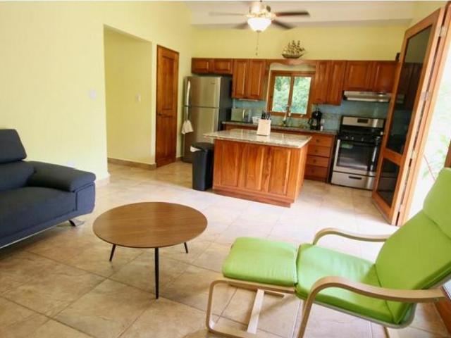 Venta de casa amoblada frente al mar en costa esmeralda