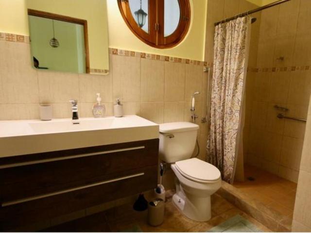 Venta de casa amoblada frente al mar en costa esmeralda