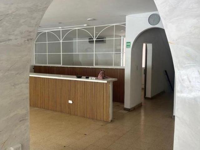 Venta de Casa Comercial con Piscina en Paitilla 690 m²