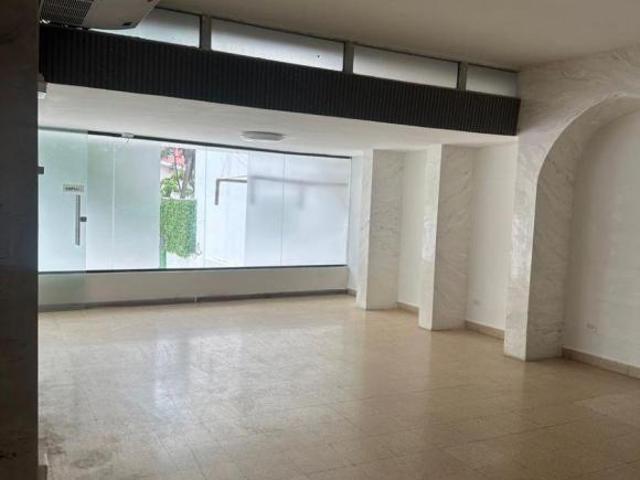 Venta de Casa Comercial con Piscina en Paitilla 690 m²