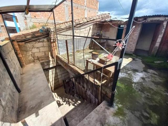Venta de Casa como Terreno – Ubicación Estratégica en Huayruropata