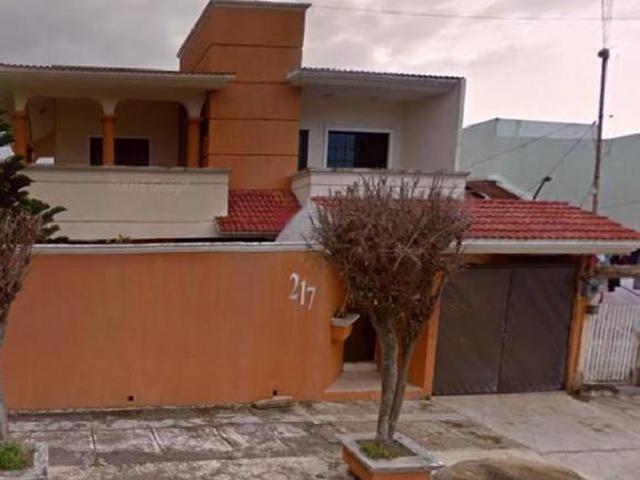 Venta de Casa con 5 habitaciones en Av. Cuauhtémoc, Col. Centro, Coatzacoalcos, Ver