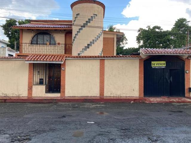 VENTA DE CASA CONTEMPORANEA