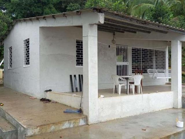 Venta de casa de pesca frente a la playa en darien puerto piña