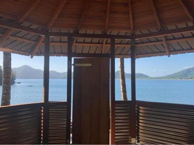 Venta de casa de pesca frente a la playa en darien puerto piña