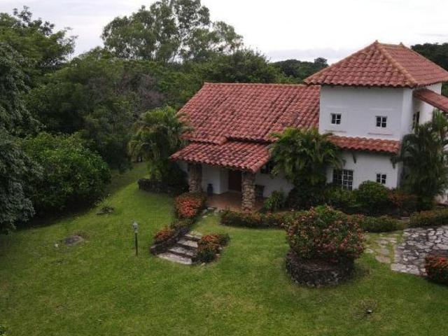 Venta de casa de playa en Punta Barco