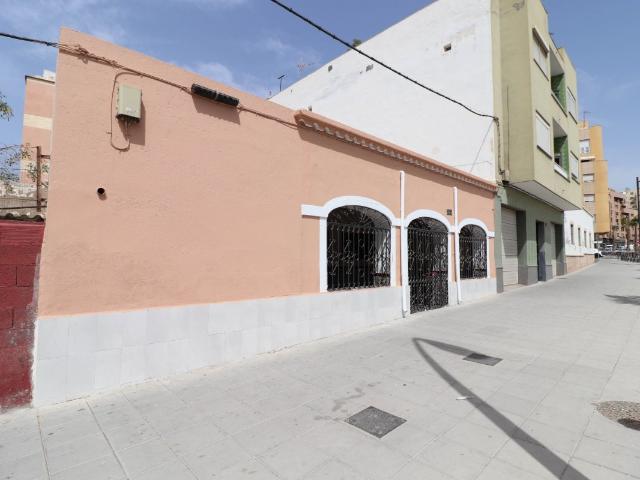 Casa en venta en Regiones Devastadas, Almería